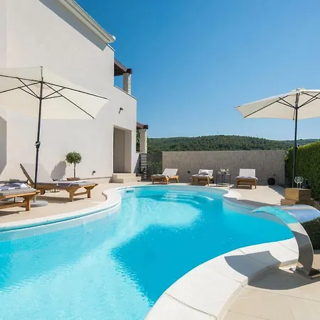Amare Villa *